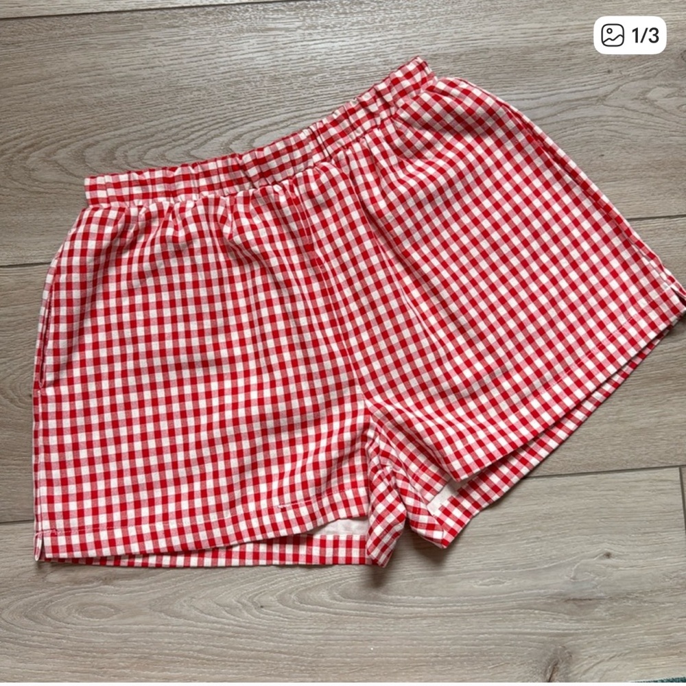 Chic Red Gingham Women's Shorts